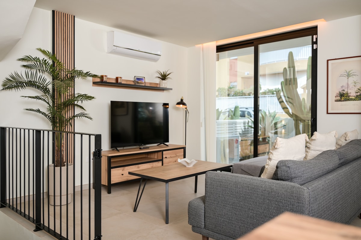 Top performing Airbnb: Escape the Noise: Townhouse with Jacuzzi in Adeje