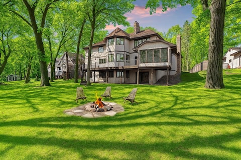 Lakefront Sunrise Views - 5 Beds - Gourmet Kitchen