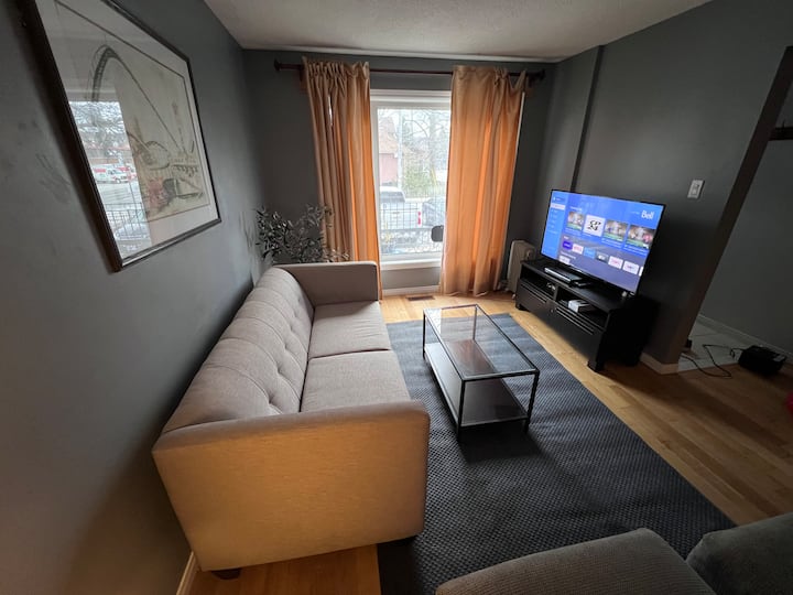 Uber Upper Beach 3 Bedroom Suite - Toronto