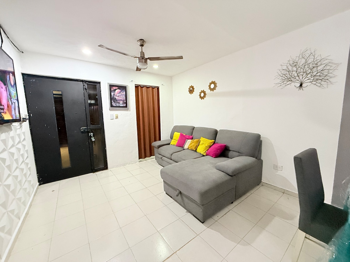 Top performing Airbnb: Firefly House with 3 bedrooms (we invoice) in Fraccionamiento Caucel Ii