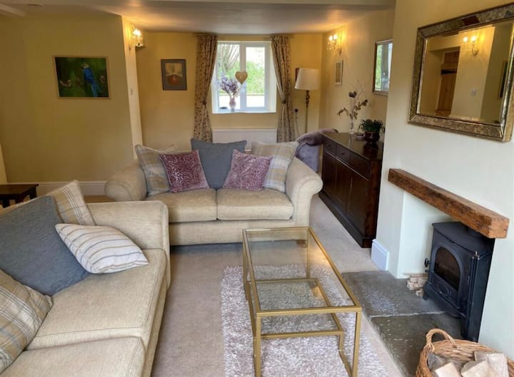 Cosy Yet Spacious 4 Bed Cottage Near Taunton - Taunton