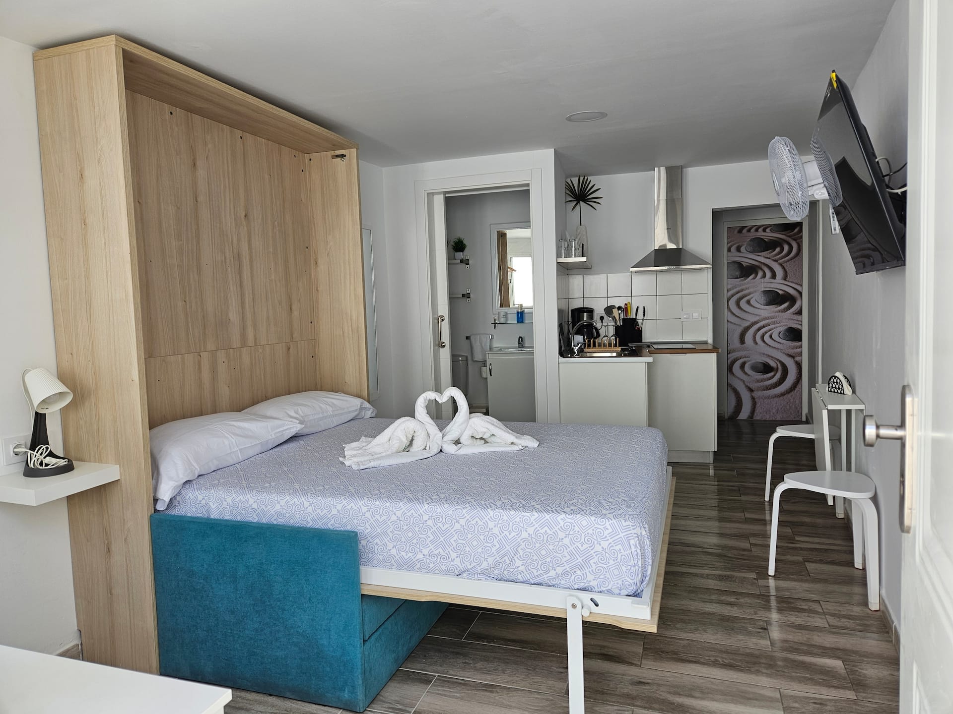 El Caramelito 2 Studio with a folding bed.