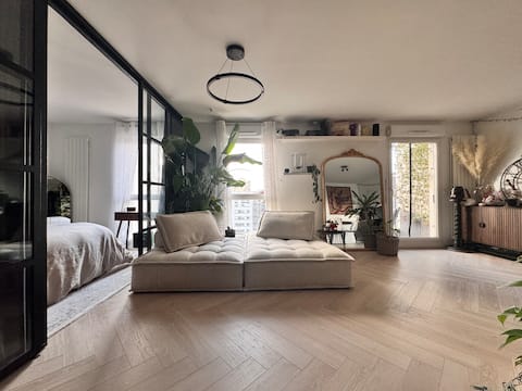 Modern apartment + 56 m2 terrace / La Défense Arena