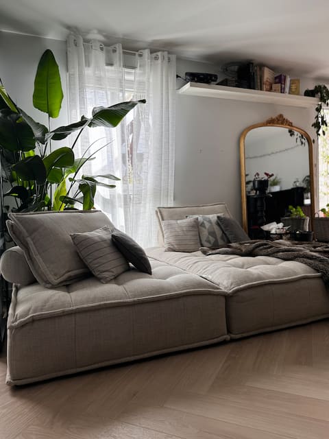 Top Airbnb: Modern apartment + 56 m2 terrace / La Défense Arena in Nanterre
