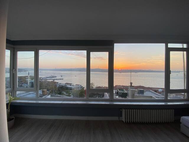 Wide Angle Bosphorus View/Balcony/Central Location gallery image 2