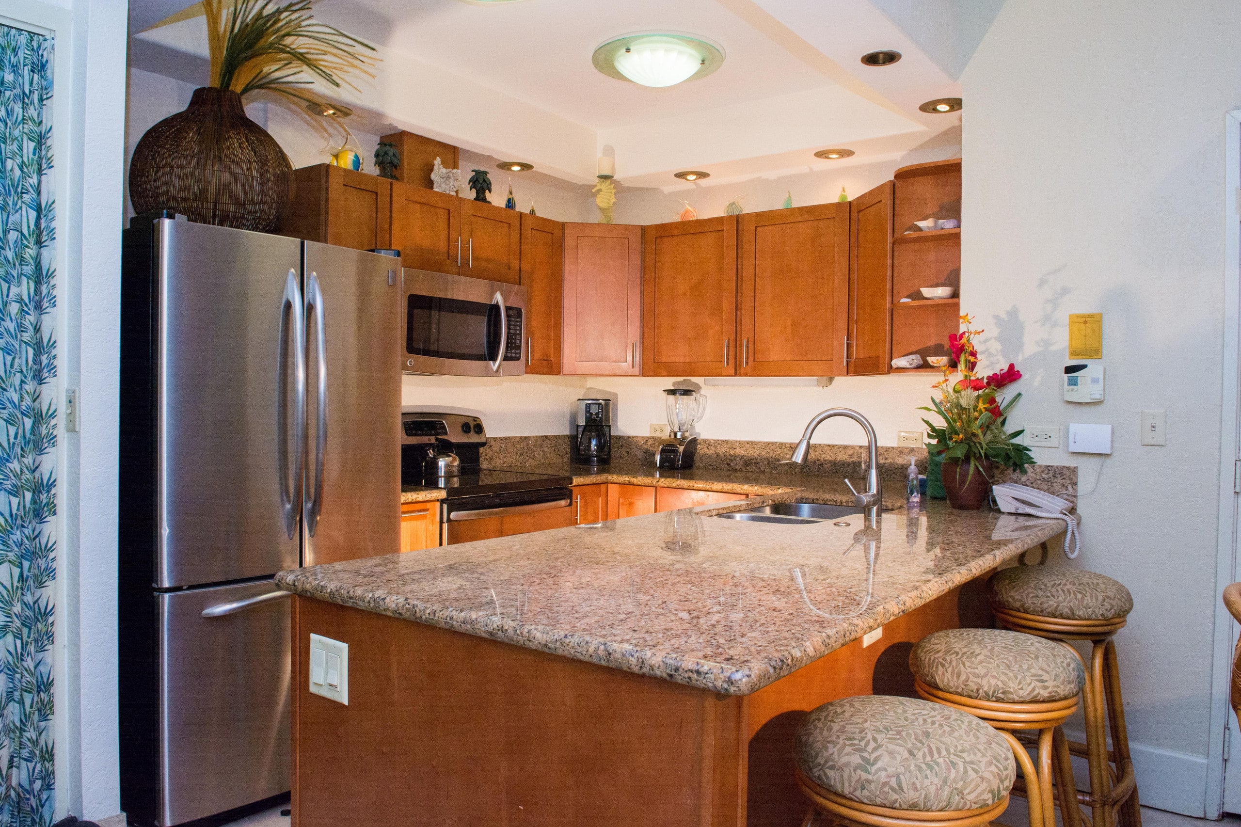 Condo in Lahaina · ★4.71 · 2 bedrooms · 3 beds · 2 baths - Image 14