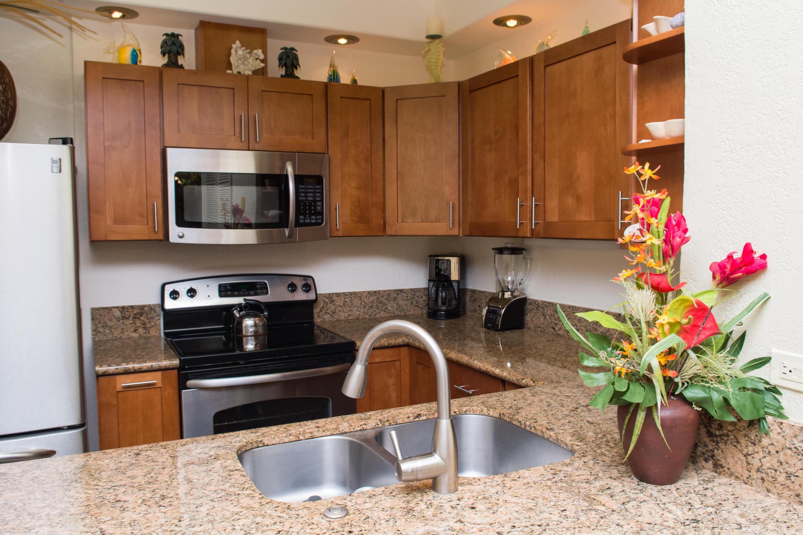 Condo in Lahaina · ★4.71 · 2 bedrooms · 3 beds · 2 baths - Image 16
