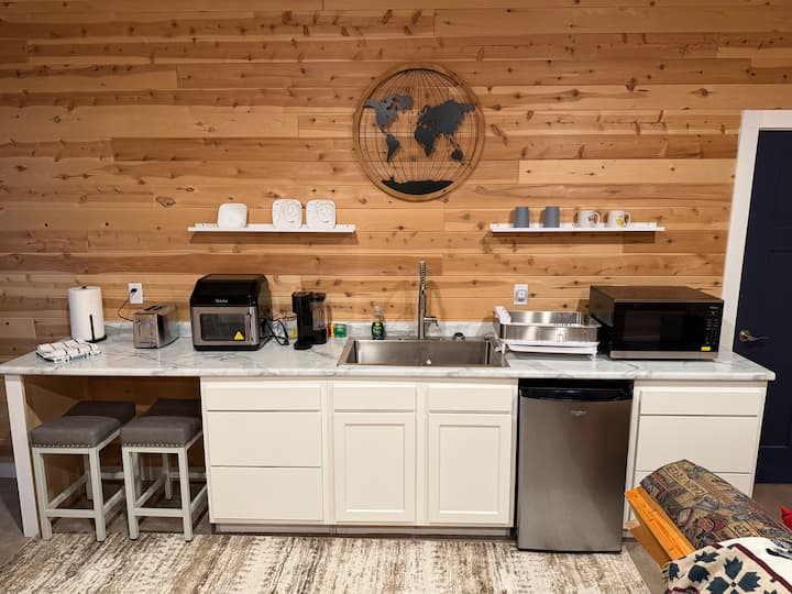 Studio W Mini-kitchen + Futon @ Whitetail Estates - Eagles Nest