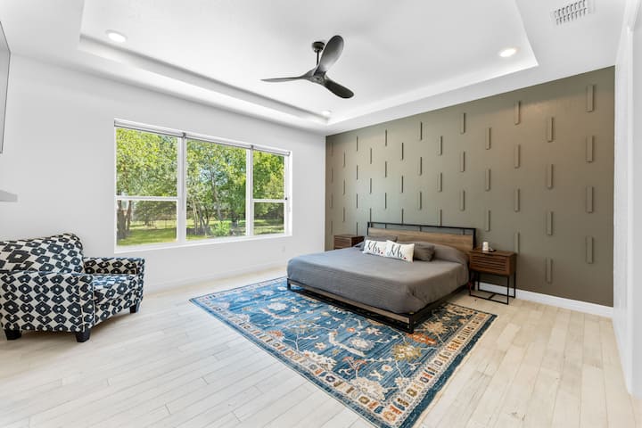 Osiguravamo i zračni madrac za kraljicu.