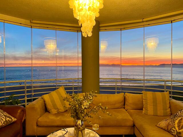 Luxurious apartment at the beach & winelands gallery image 2