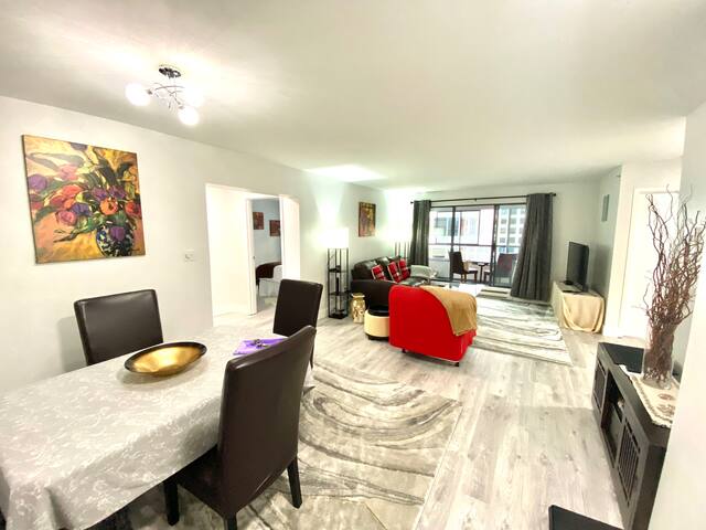 Fabulous DT 2 BR 2 BA POOL+Parking Great Location gallery image 2