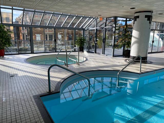 Fabulous DT 2 BR 2 BA POOL+Parking Great Location gallery image 4