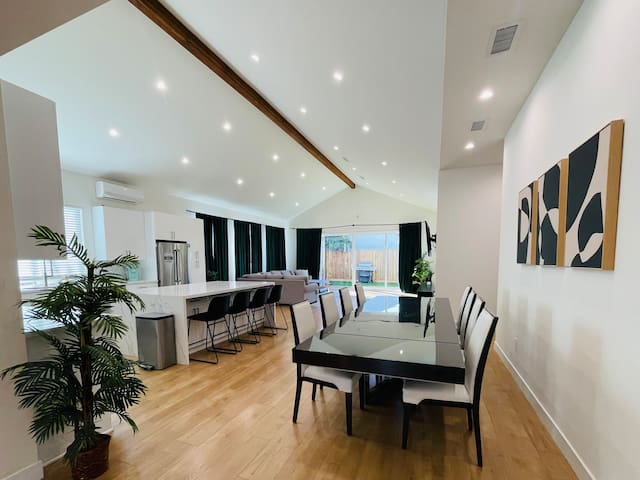 Stunning 5BD3.5BA in Encino w/ free EV charger