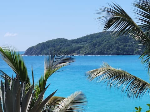 Beach front apt, A/C, Wifi, Hot Water, 3 Bed