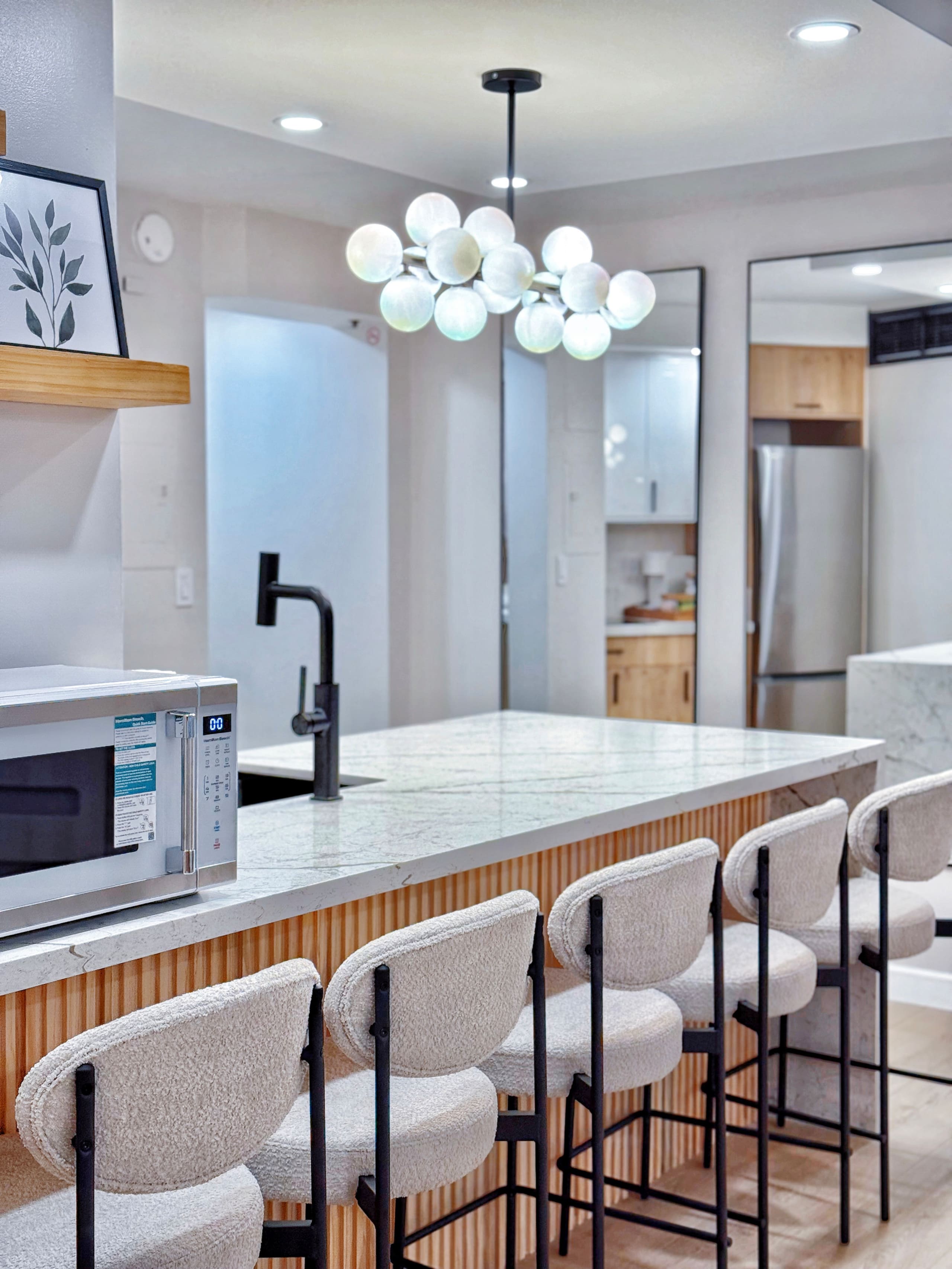 Financial District 1BR-Fully Renovated w/Parking - Image 22