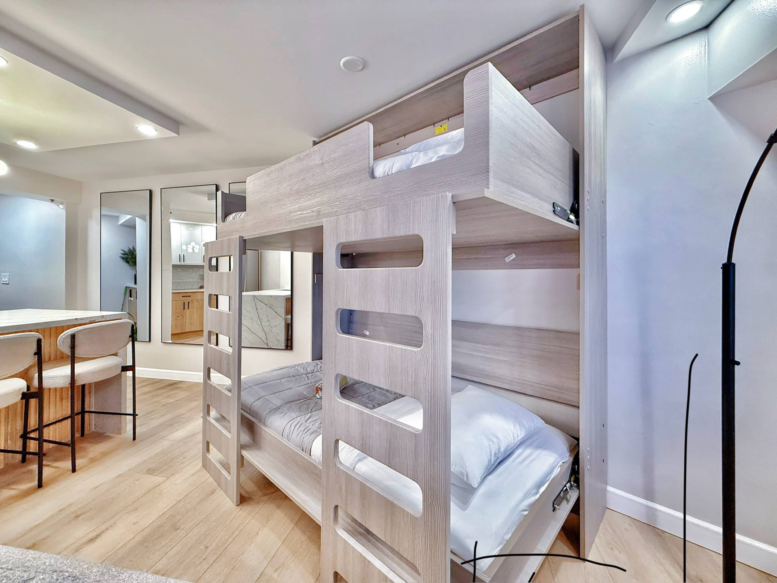Financial District 1BR-Fully Renovated w/Parking - Image 13