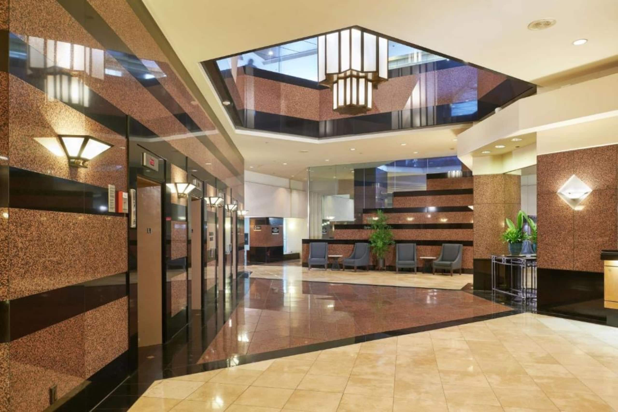 Financial District 1BR-Fully Renovated w/Parking - Image 45