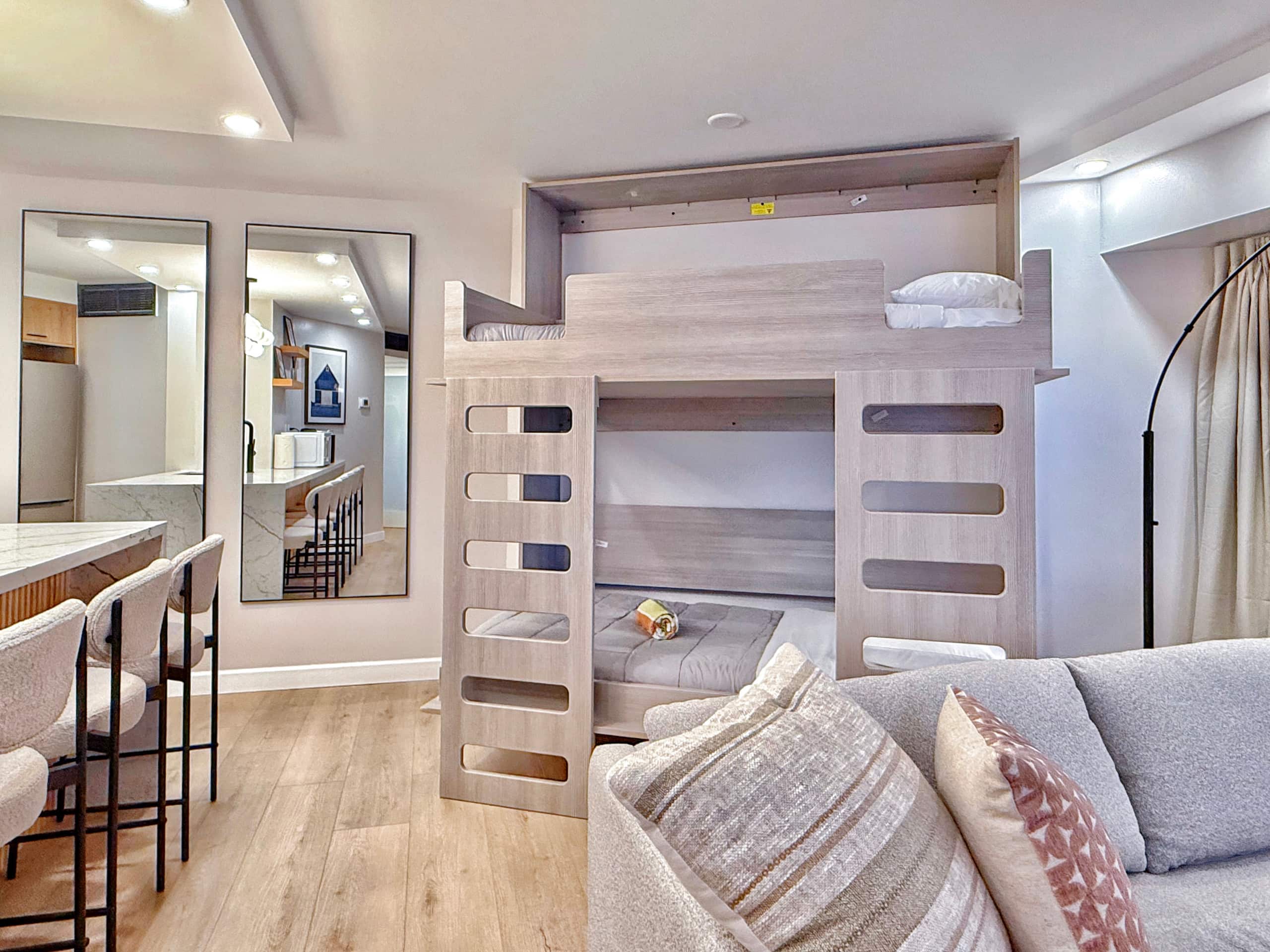 Financial District 1BR-Fully Renovated w/Parking - Image 12