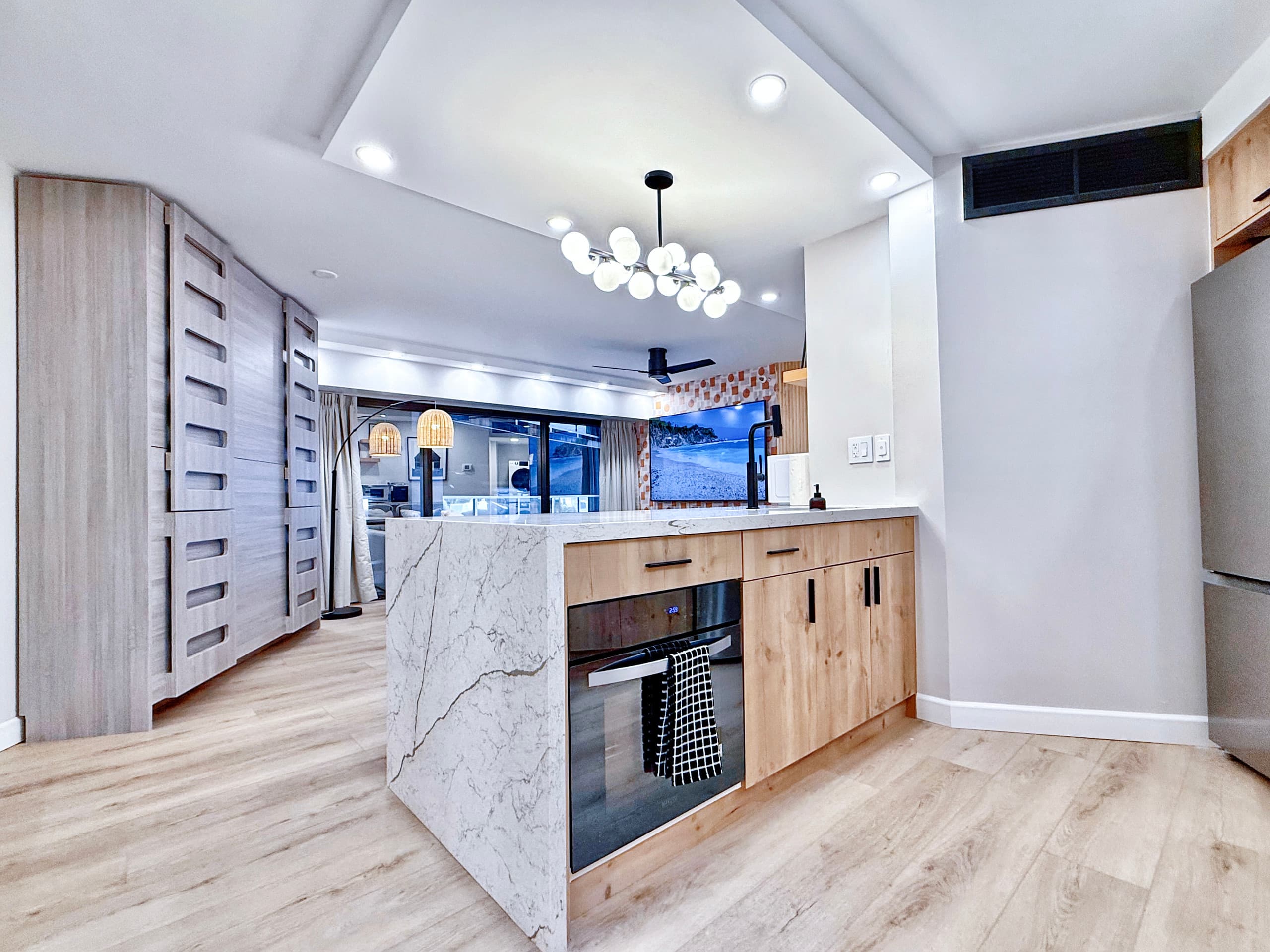 Financial District 1BR-Fully Renovated w/Parking - Image 17