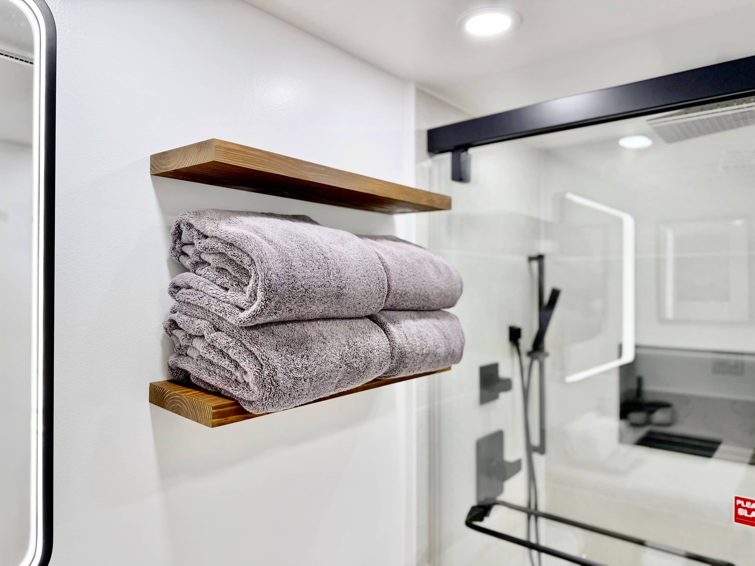 Financial District 1BR-Fully Renovated w/Parking - Image 36