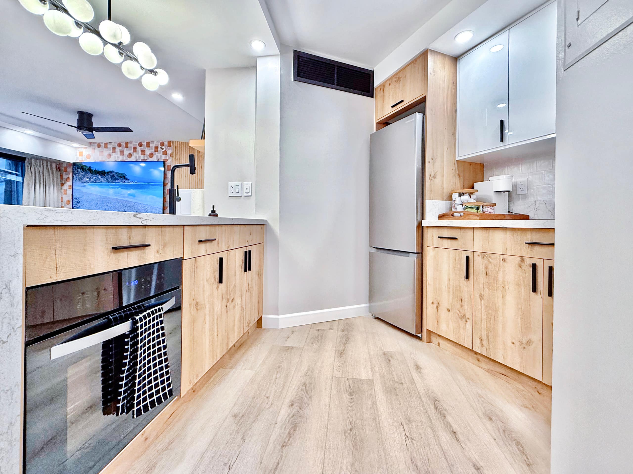 Financial District 1BR-Fully Renovated w/Parking - Image 18