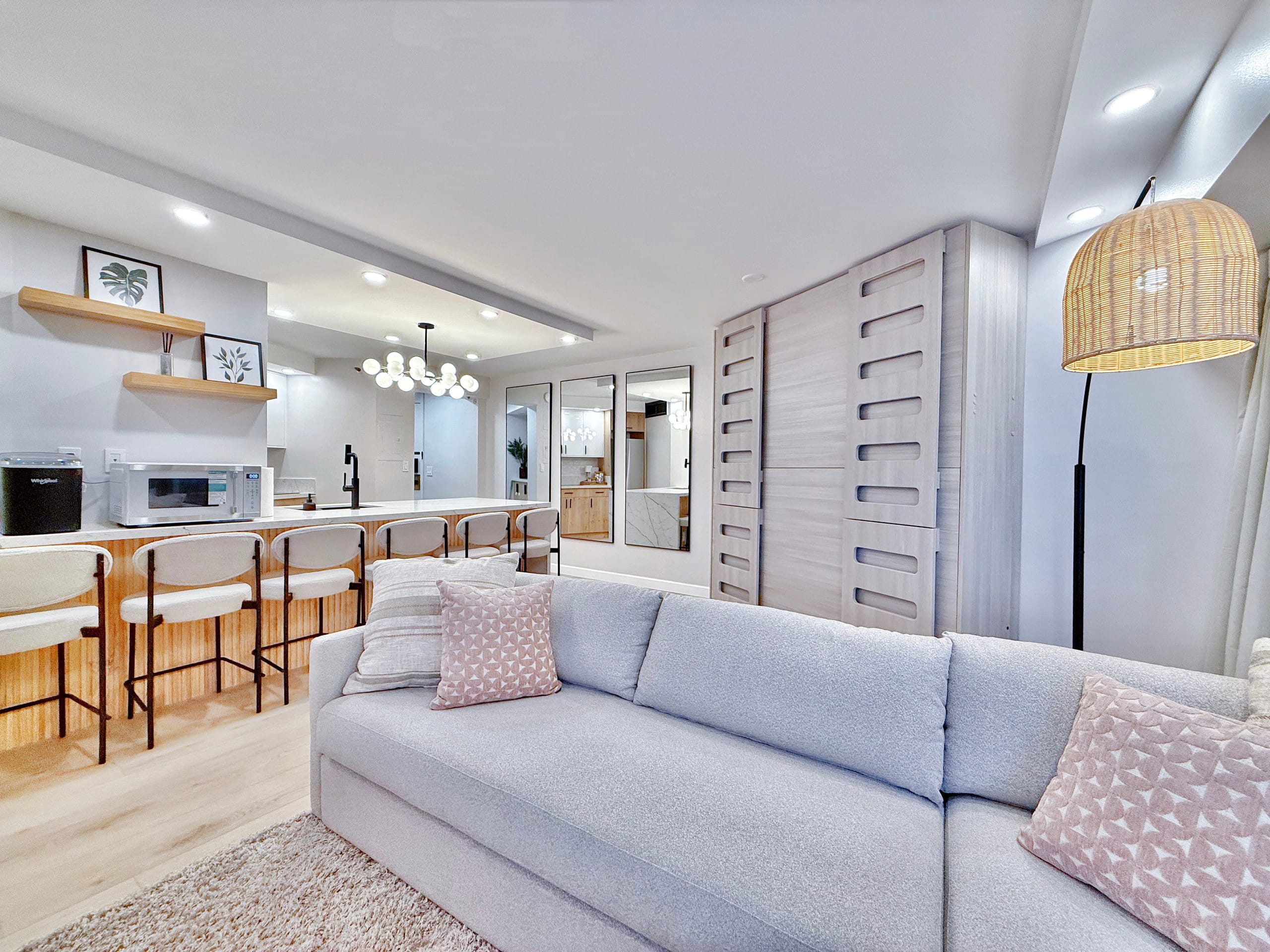 Financial District 1BR-Fully Renovated w/Parking - Image 8