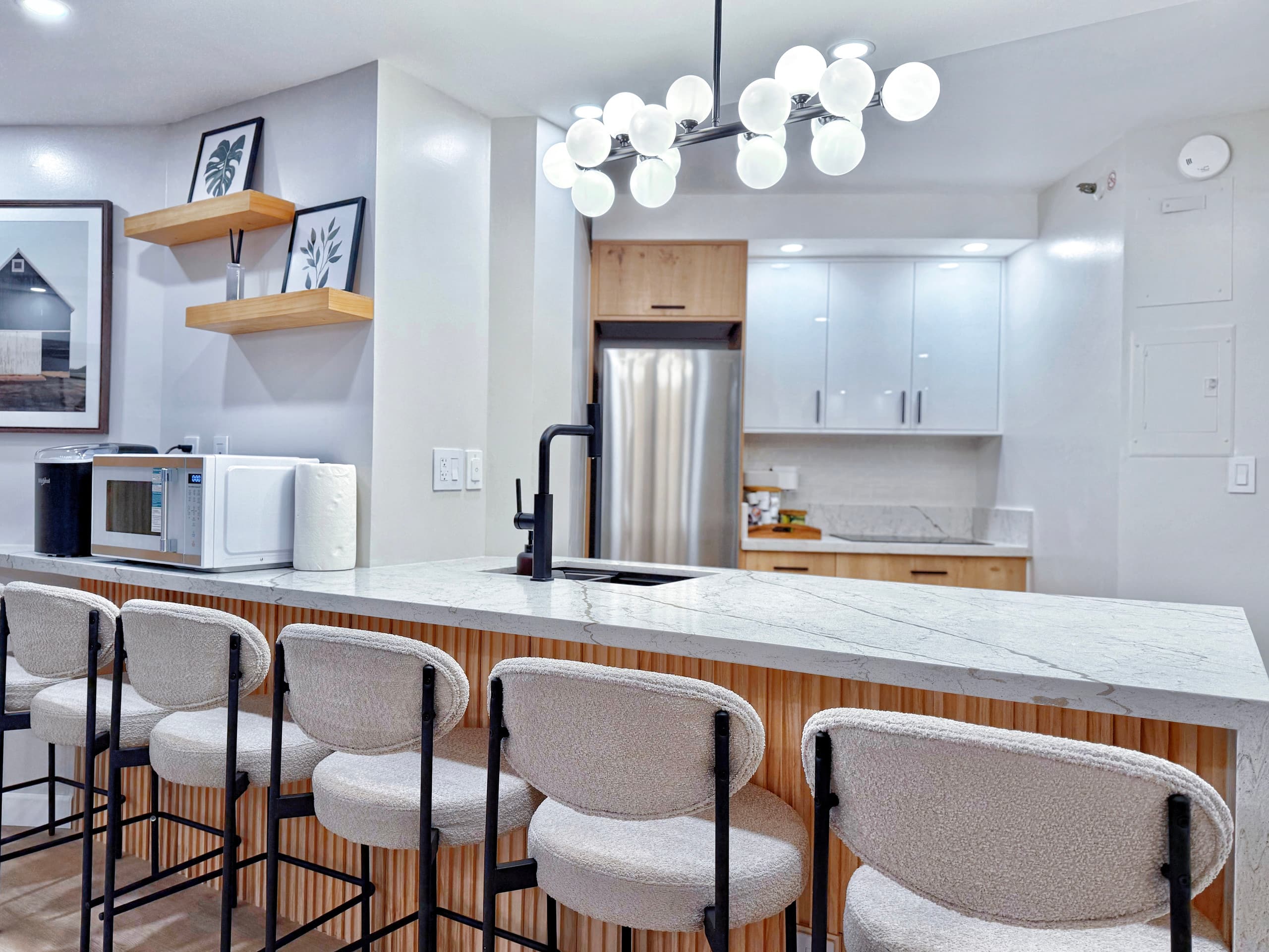 Financial District 1BR-Fully Renovated w/Parking - Image 21