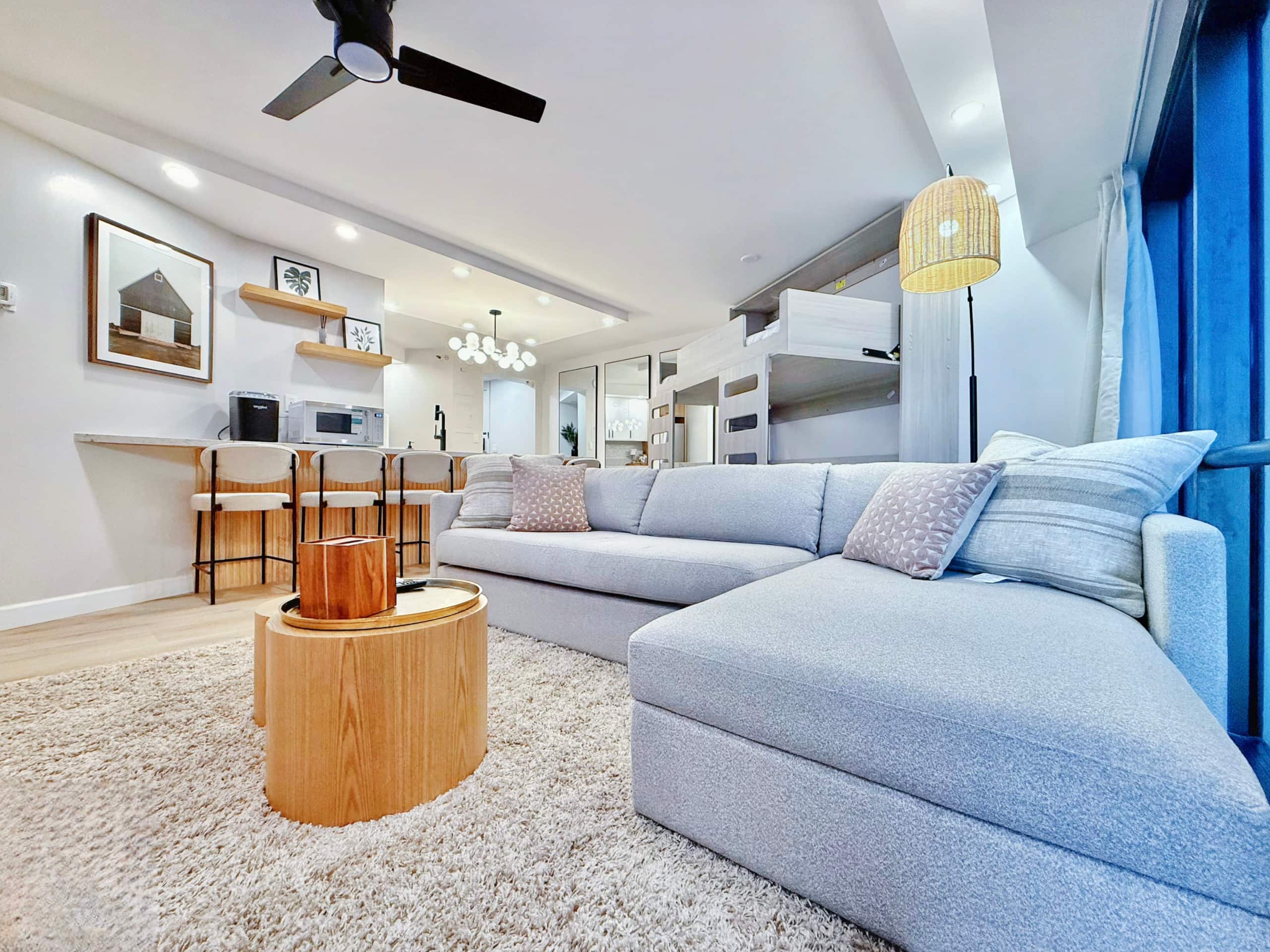 Financial District 1BR-Fully Renovated w/Parking - Image 2