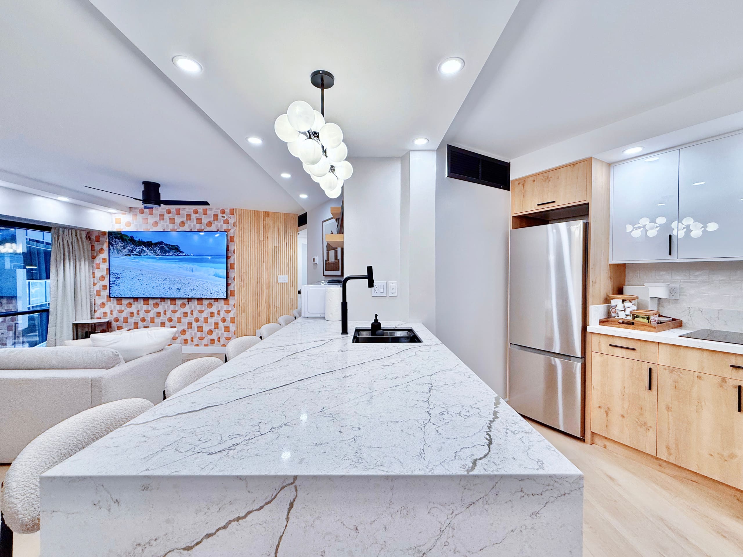 Financial District 1BR-Fully Renovated w/Parking - Image 19