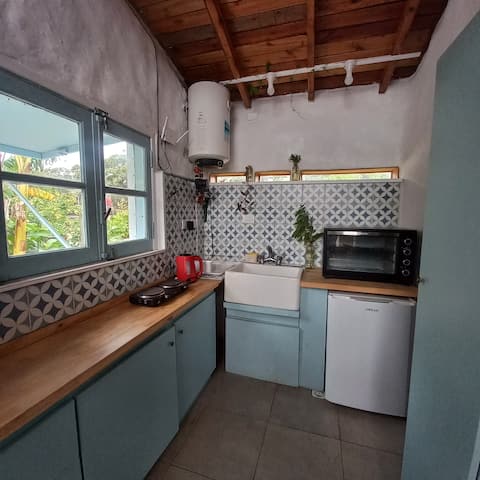 Popular Airbnb listing: An eco-friendly house facing the sea in Alfar