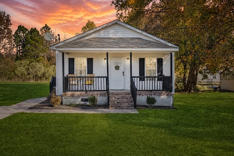 Wilson Centrally Located Charm: Up to 12 Guests