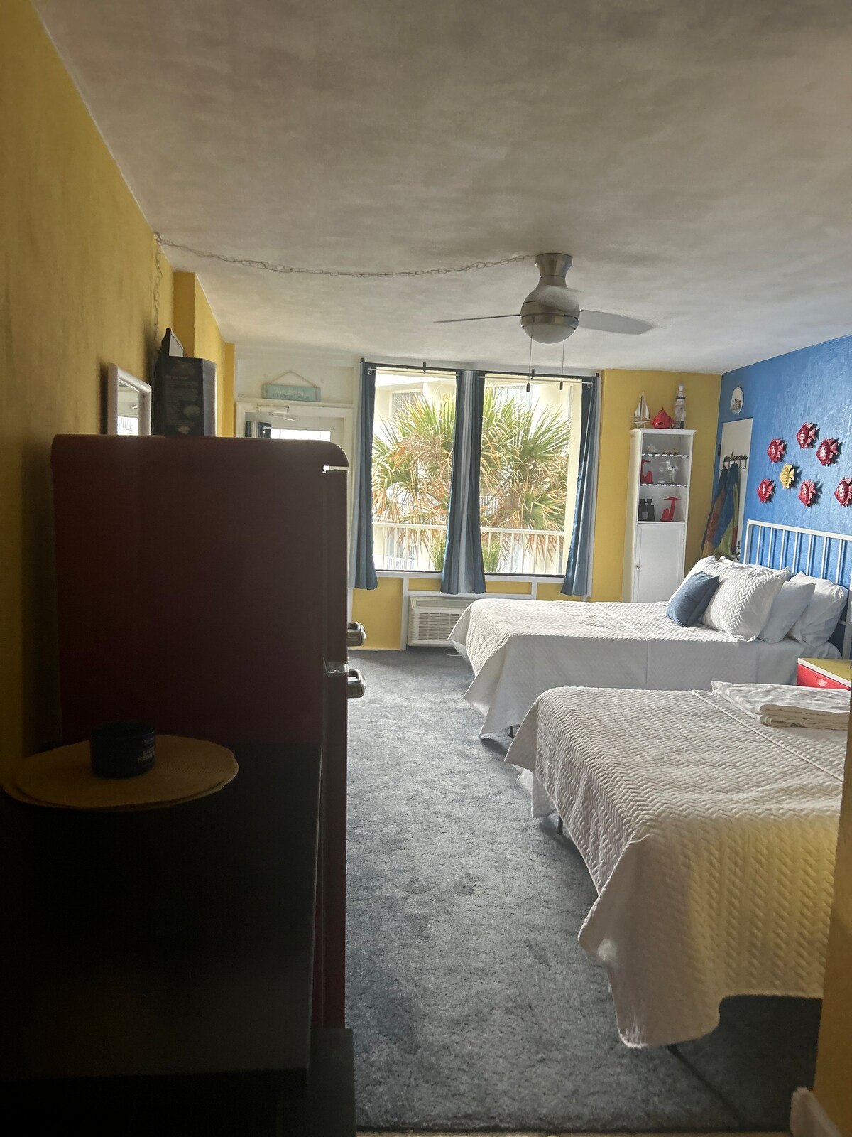 Amplio condominio de 1 habitación con 2 camas tamaño queen 