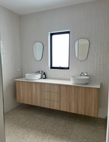 Coastal Retreat in Ocean Grove gallery image 5