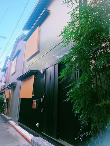 池袋商圈/北池袋车站步行2分钟可到达，火车一站2分钟直达池袋/独享整栋3室一户建