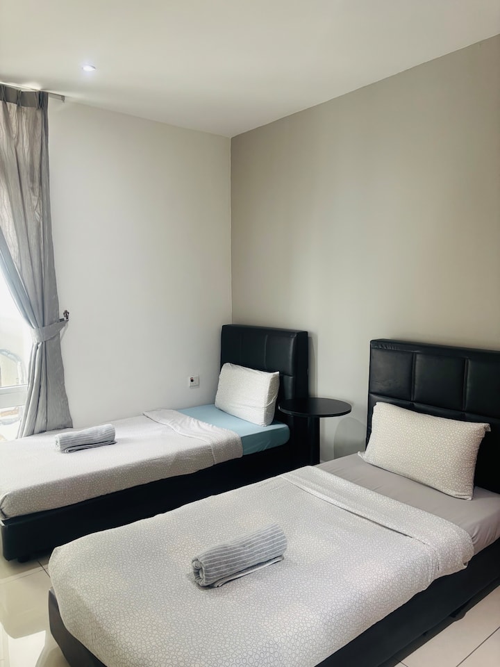 舒适明亮的公共卧室，配有两张舒适的单人床，非常适合朋友或家人入住！」