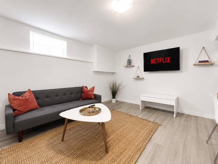 Spacious Studio King Bed Full Kitchen Free Parking - Toronto