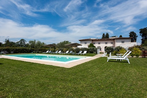 Villa Yvonne By MMega