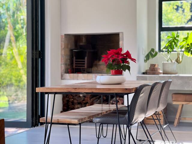 Winelands Garden Villa with pool & mountain views gallery image 3