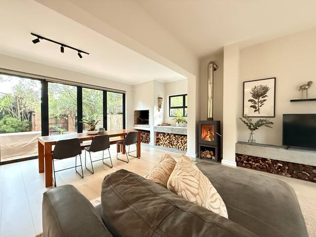 Winelands Garden Villa with pool & mountain views gallery image 2