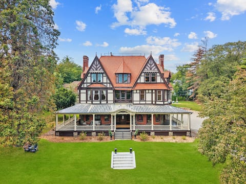 Historic Evergreens House in Exclusive Montclair
