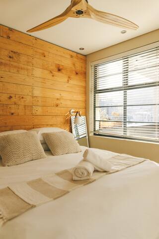 Central Cape Town Apt with views gallery image 3