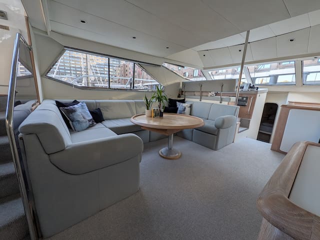 Beautiful Modern Houseboat in Central London