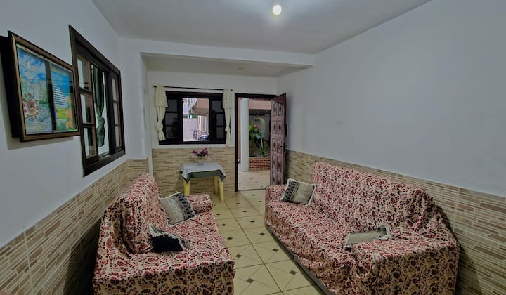 Pogled iz sobe na izlazna vrata