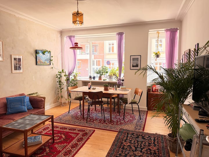 Teak, Tunes, & Timeless Comfort - Copenhague