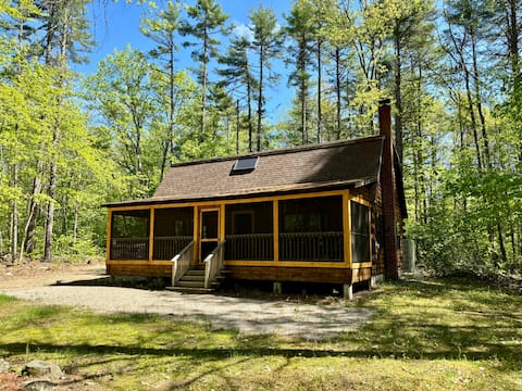 Real Maine Cabin: Kayaks & 100” Movie Screen