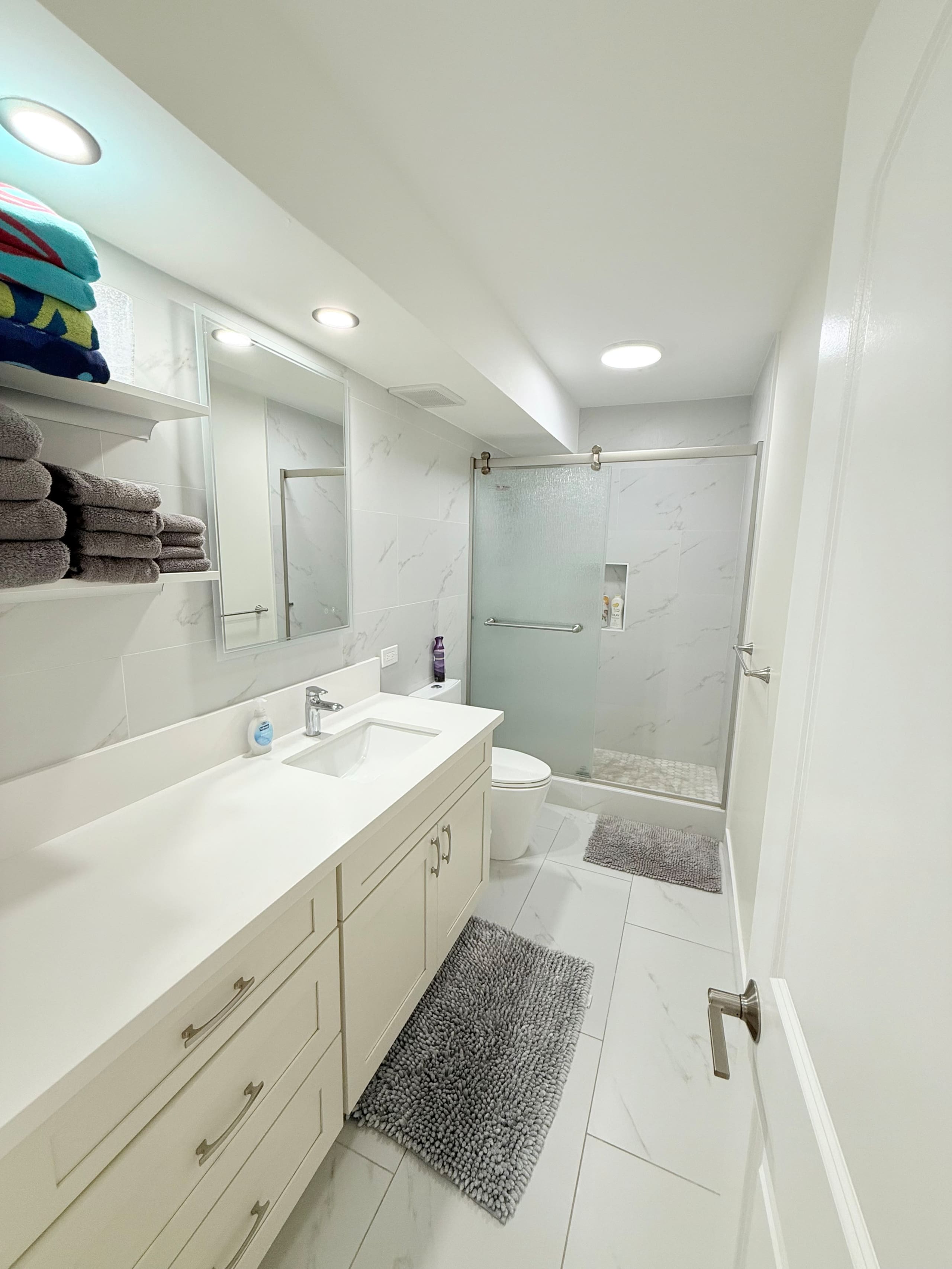 Steps to Waikiki Beach: 2BR with Free Parking - Image 27