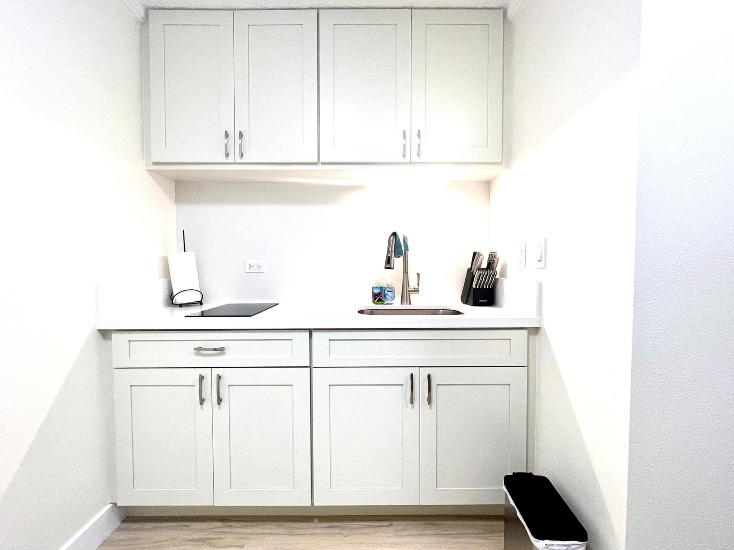 Steps to Waikiki Beach: 2BR with Free Parking - Image 16