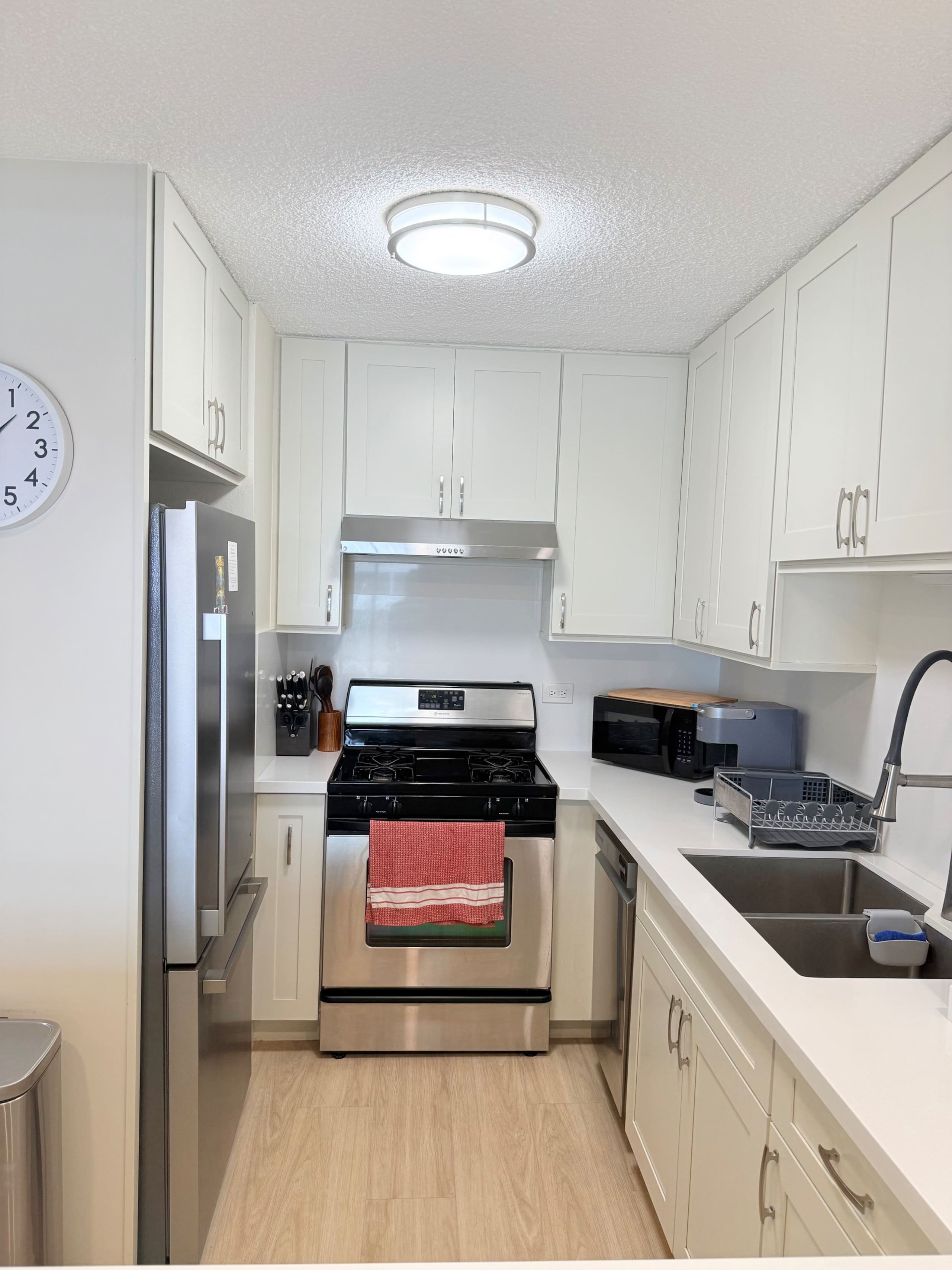 Steps to Waikiki Beach: 2BR with Free Parking - Image 10