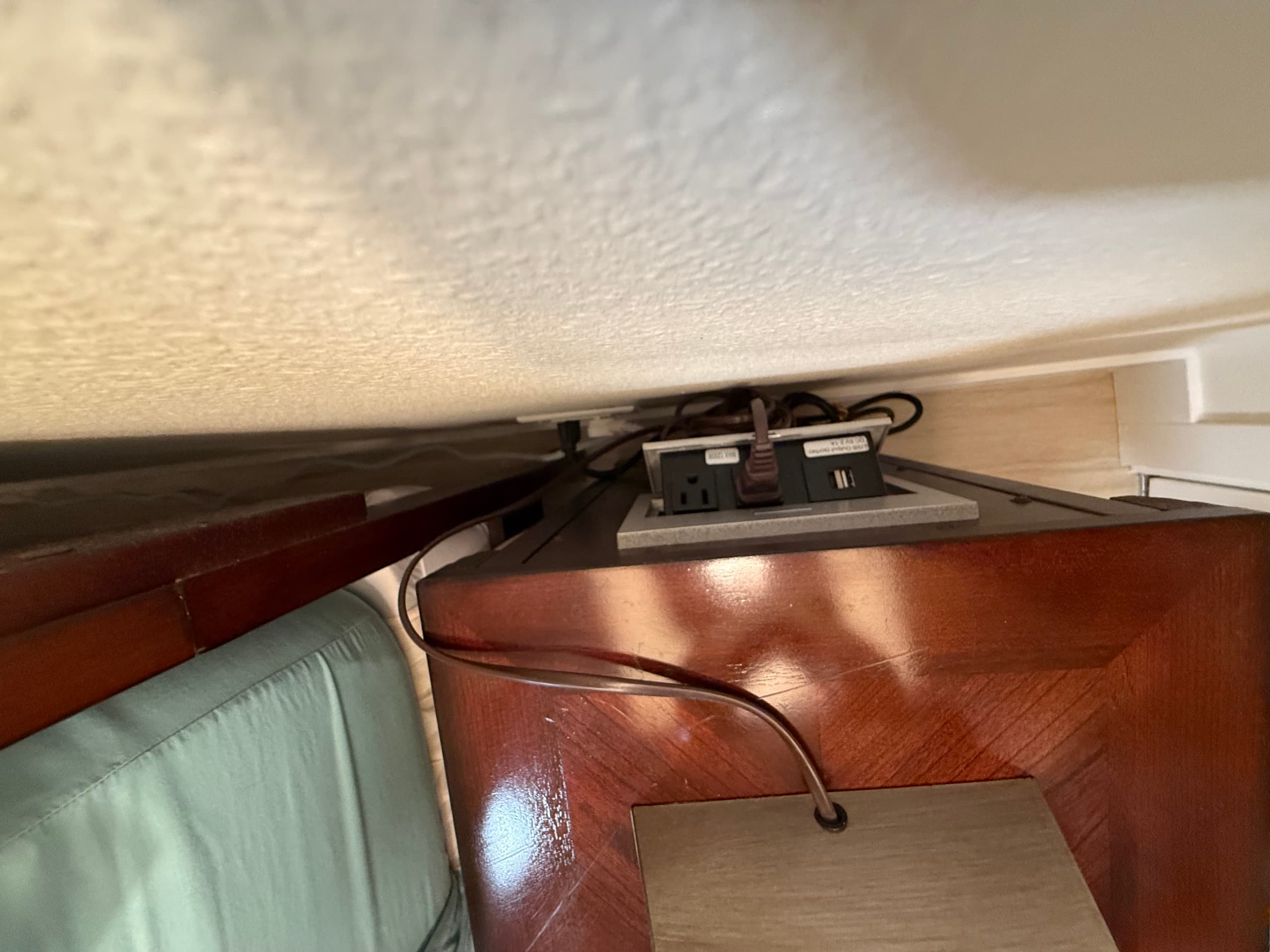 Steps to Waikiki Beach: 2BR with Free Parking - Image 22