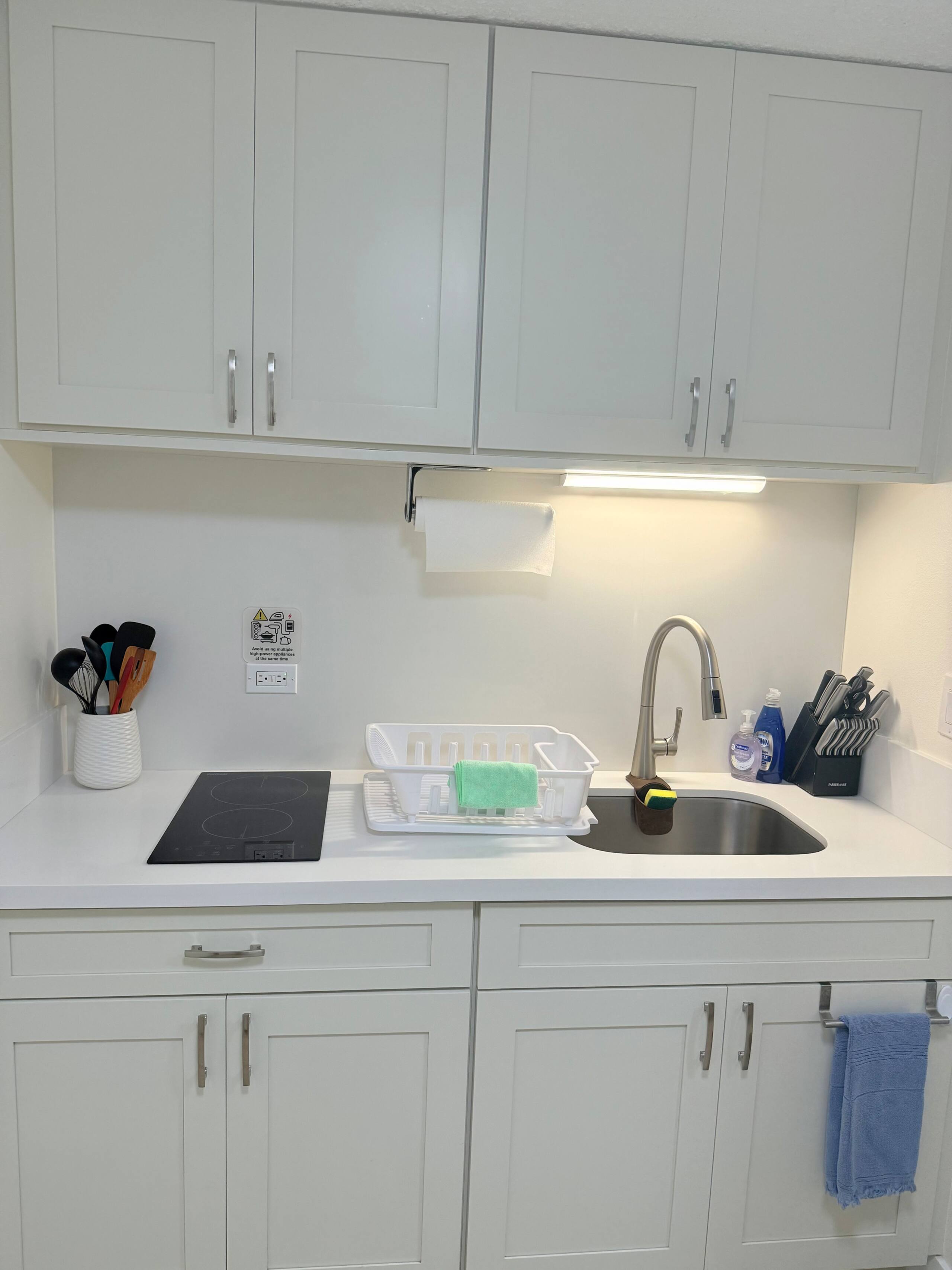 Steps to Waikiki Beach: 2BR with Free Parking - Image 17